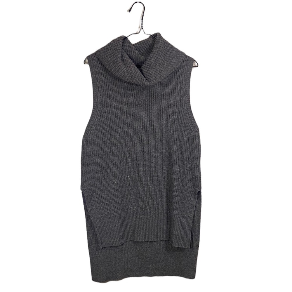 FOREVER 21 KNITTED SLEEVELESS GREY/GRAY TURTLE NECK SWEATER, ASYMMETRIC, SIZE M